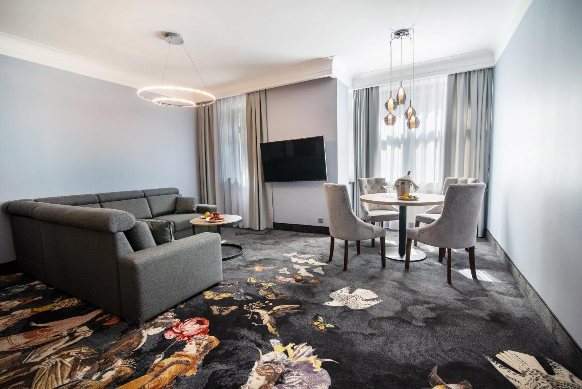 Hotel Anders Старе-Яблонкі Екстер'єр фото
